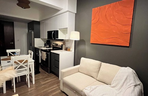 Zona 10 Apartamento | Luxury Apartment - WFH Oasis with Rooftop Pool in Z10 - Safe Neighborhood