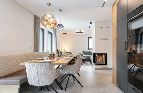 Pettneu am Arlberg Apartamento | Luxury apartment with a fireplace