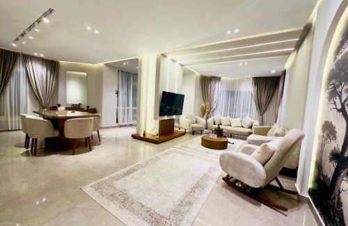 Al Duqqi Apartamento | Luxury apart in Al Mohandiseen