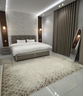 Hera Street Apartamento | Luxury apartment, 3 bedrooms, living room, kitchen