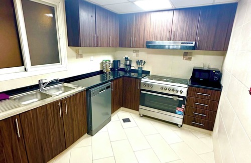 Al Khan Apartamento | Luxury Apartment El Khan 2 BHK sea front gym, pool, sauna, wifi
