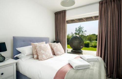 Cirencester Apartamento | Luxury apartment with spa access on a nature reserve Dragonfly HM106