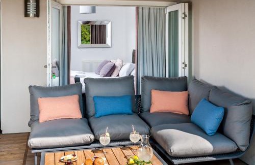 Cirencester Apartamento | Luxury apartment with spa access on a nature reserve Dragonfly HM106