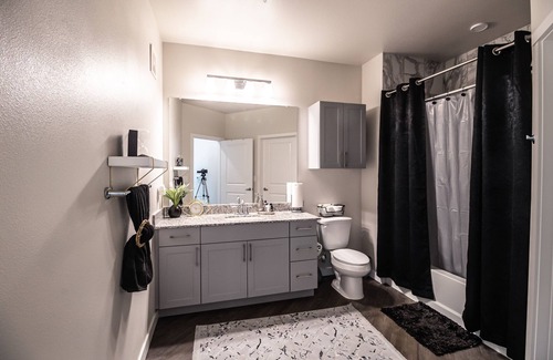 Spring Branch East Apartamento | Luxury Apartment in Northwest Houston