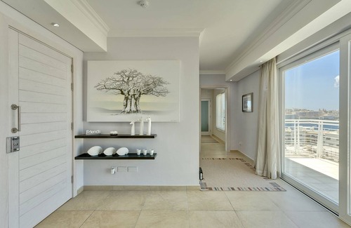 Sliema Apartamento | Luxury Apartment inc Pool & Views