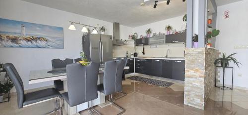 Municipality of Trogir Apartamento | Luxury apartment MaLea with jacuzzi and sauna, by the sea