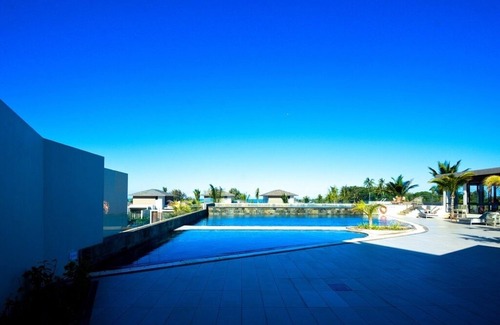 Roches Noires Apartamento | Apartamento de lujo para 6 personas. Con vistas al mar y acceso a una piscina.
