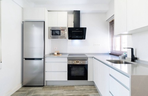 Chana Apartamento | Apartamento de Lujo: Cerca del Centro, Estación de Tren y Servicios