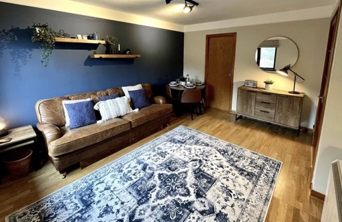 Balloch Apartamento | Luxury apartment, private parking, 15mins- Culloden battlefield, 20- Loch Ness