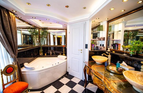 Sofia Apartamento | Luxury Apartment Sofia - The Royal Safari Suite