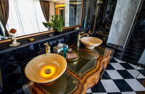 Sofia Apartamento | Luxury Apartment Sofia - The Royal Safari Suite