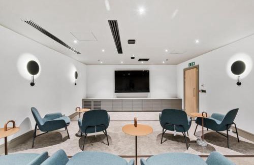 Coombe Hill Apartamento | Luxury Apartment - West Wimbledon with Cinema & Game Room, Gym, Parking