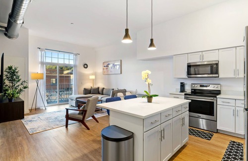 Central Northside Apartamento | Luxury Apartment With Balcony Near Stadiums and Downtown