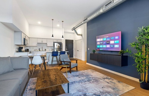 Central Northside Apartamento | Luxury Apartment With Balcony Near Stadiums and Downtown