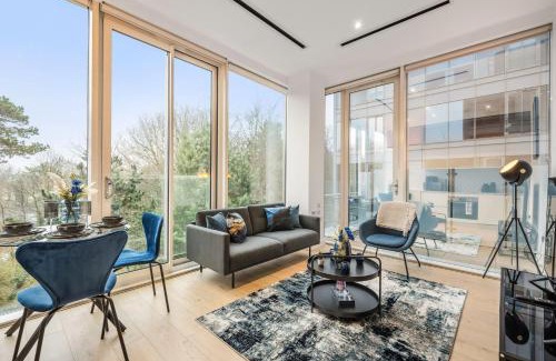 London Borough of Hounslow Apartamento | Luxury Apartment with Cinema Room, Gym, Parking and Game Room