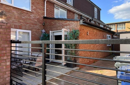 Northolt Mandeville Apartamento | Luxury apartment with garden!