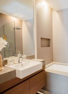 Al Wasl Apartamento | Luxury Apartment with Pool, Patio & Gym in City Walk By ĀYA Boutique