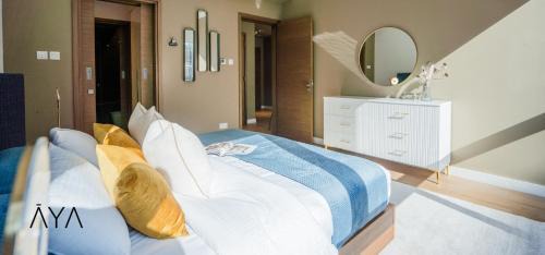Al Wasl Apartamento | Luxury Apartment with Pool, Patio & Gym in City Walk By ĀYA Boutique