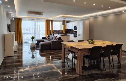 Sannat Apartamento | Luxury Apartment with The Communal Pool