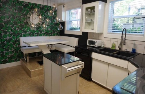 Kalamazoo Apartamento | Luxury Apartment with Patio