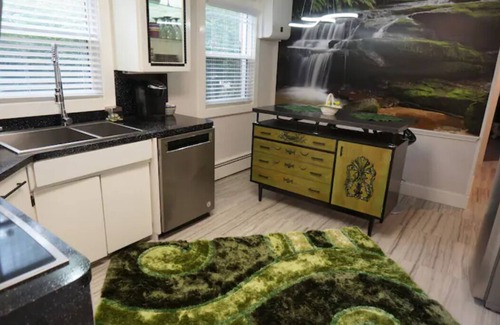 Kalamazoo Apartamento | Luxury Apartment with Patio