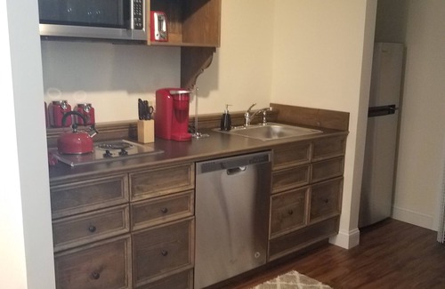 Ephrata Apartamento | Luxury Apartments at Brownstown Unit 6: A Cozy & Inviting 1 Bedroom+Office Suite