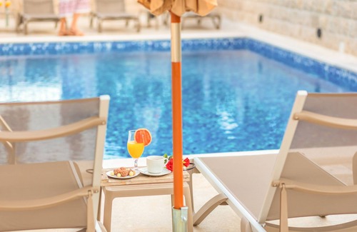 Kaluđerac Apartamento | Luxury Apartments Queen - Triple Studio with Pool