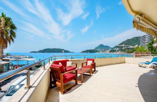 Rafajlovici Apartamento | Luxury Apartments Rafailovichi 1 st of the sea line