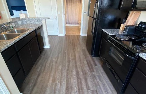 Fall Creek Place Apartamento | Luxury Apt 5 min to DWTN Garage Parking Gym