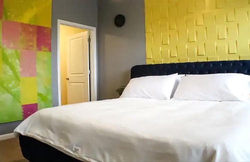 Fall Creek Place Apartamento | Luxury Apt 5 min to DWTN Garage Parking Gym