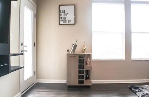 Fall Creek Place Apartamento | Luxury Apt 5 min to DWTN Garage Parking Gym