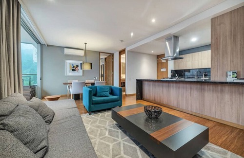 Los Naranjos Apartamento | Luxury apt El Tesoro with AC and city view