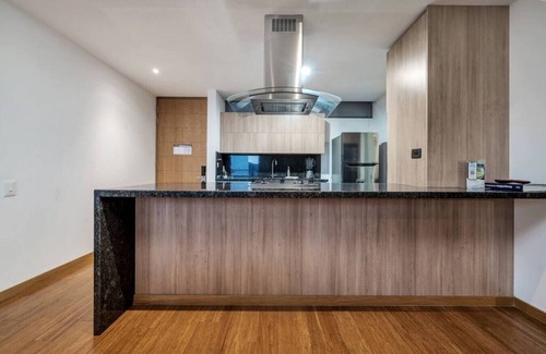 Los Naranjos Apartamento | Luxury apt El Tesoro with AC and city view