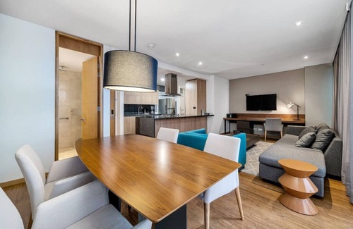 Los Naranjos Apartamento | Luxury apt El Tesoro with AC and city view