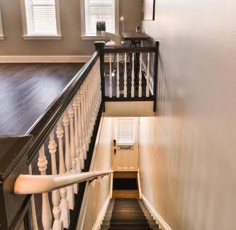 St. Louis Apartamento | Luxury Apt w/Spectrum Mood Lighting - Historic Cherokee Street Antique Row