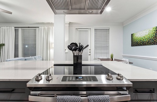 Frisco Apartamento | Luxury Apt with Eco-Friendly Touches & Private Garage