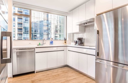 Seaport District Apartamento | Luxury Apt with Gym in Seaport