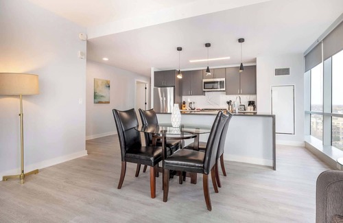 New Rochelle Apartamento | Luxury Apt with Infrared Sauna-333-1206