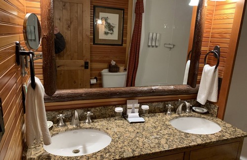 Lake Placid Complejo | Luxury at Whiteface Lodge and Spa. Pool, Hot tubs, theatre, bowling, etc.
