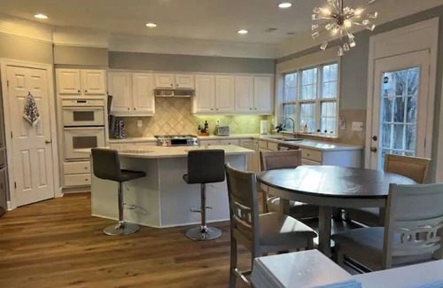 Smyrna Casa | Luxury Atlanta Home walk to Battery Braves Stadium