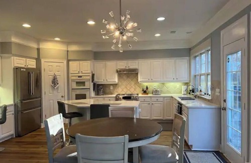 Smyrna Casa | Luxury Atlanta Home walk to Battery Braves Stadium