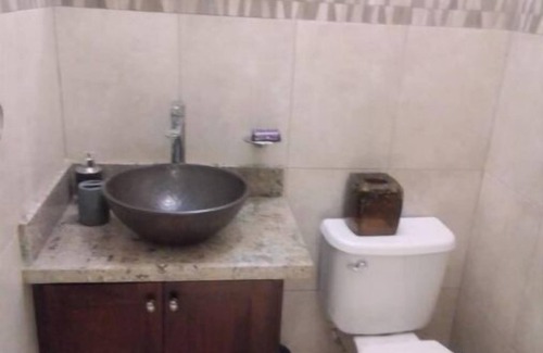 Barbican Apartamento | Luxury awaits. This three bed room unit is located in the upscale neighborhood