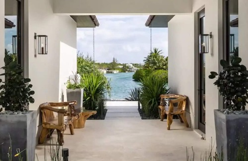 Nassau Villa | Luxury Bahamas Zen Villa
