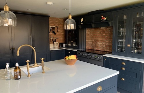 Riseley Casa | Luxury barn - 3 bed, 3 bath with stunning garden & new hot-tub