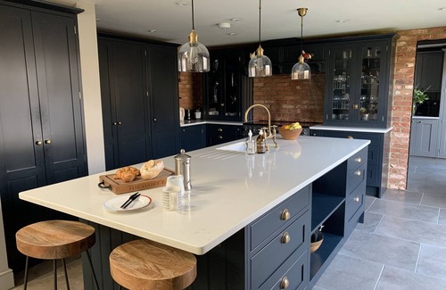Riseley Casa | Luxury barn - 3 bed, 3 bath with stunning garden & new hot-tub