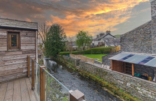 Staveley Cabaña | Luxury barn, newly renovated with river views