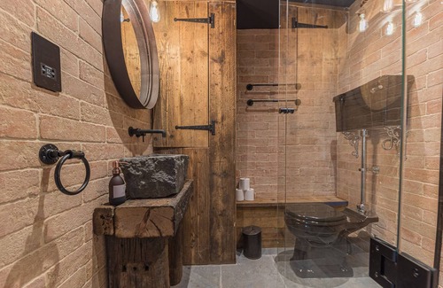 Staveley Cabaña | Luxury barn, newly renovated with river views