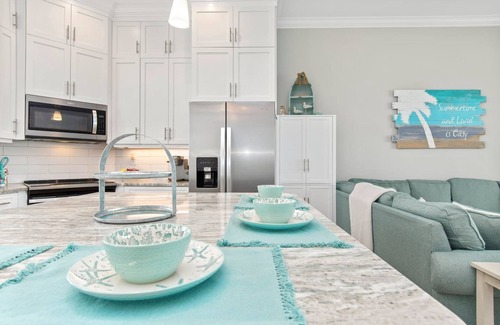 Emerald Isle Apartamento | Luxury Beach Condo 5 Min Walk to Beach Shops