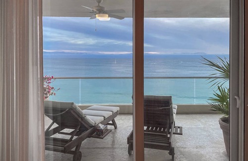 Emiliano Zapata Apartamento | Luxury Beach Front Condo in Beautiful Punta de Mita