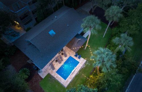 Hilton Head Island Casa | Luxury Beach House - 2min Walk to Beach - Private Pool - Group & Dog Friendly